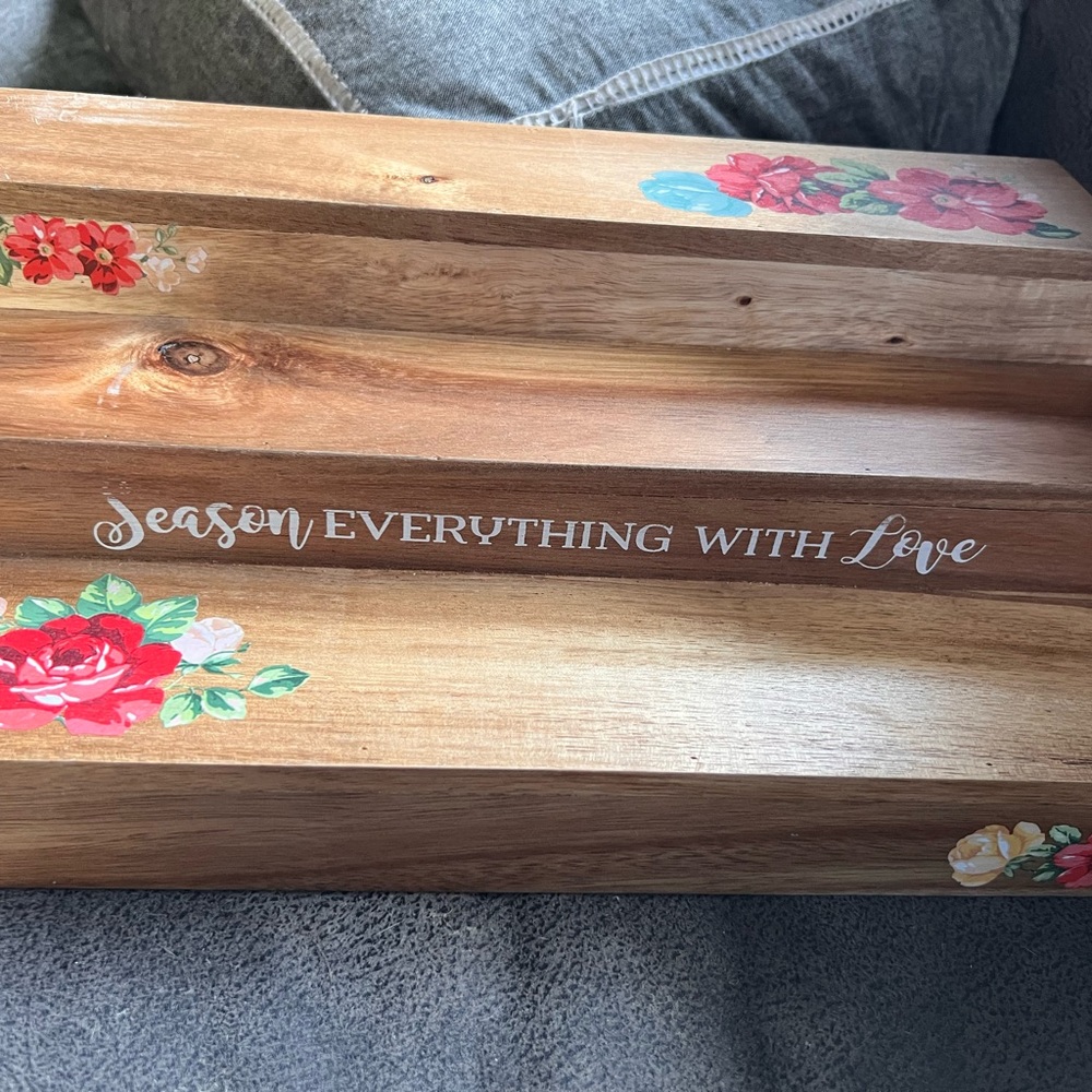 Pioneer woman spice shelf